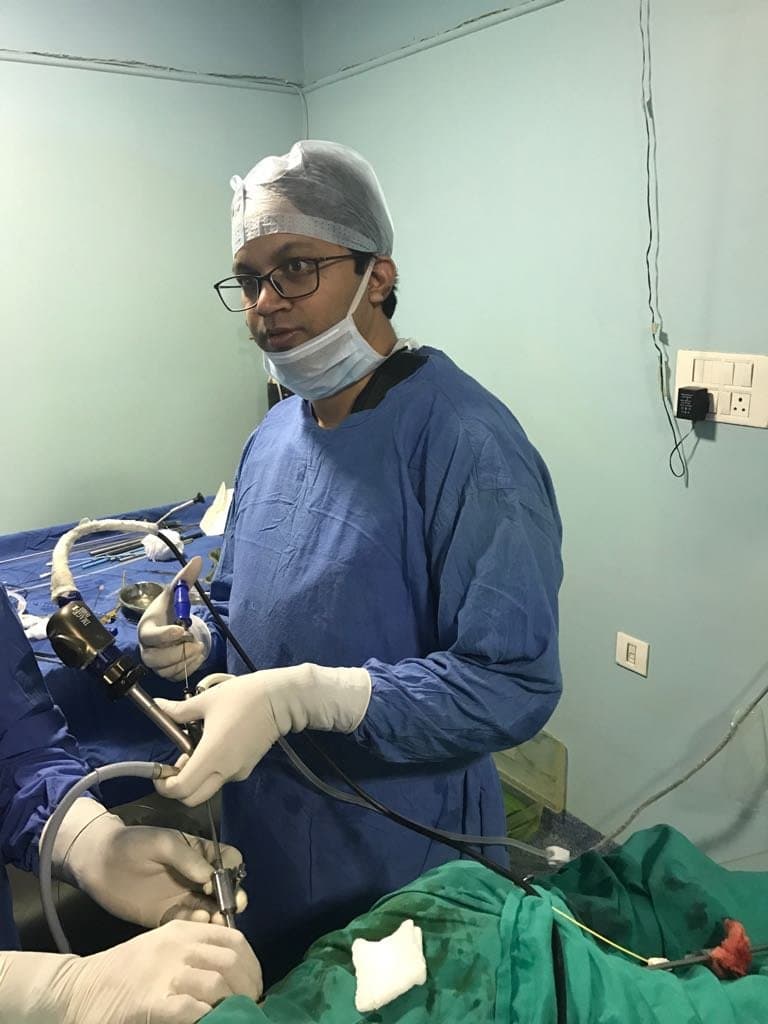 Dr. Nitin Negi performing endoscopic urology surgery in Jaipur